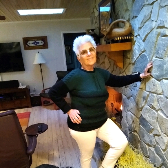 SweateR - Picture 1 of 1